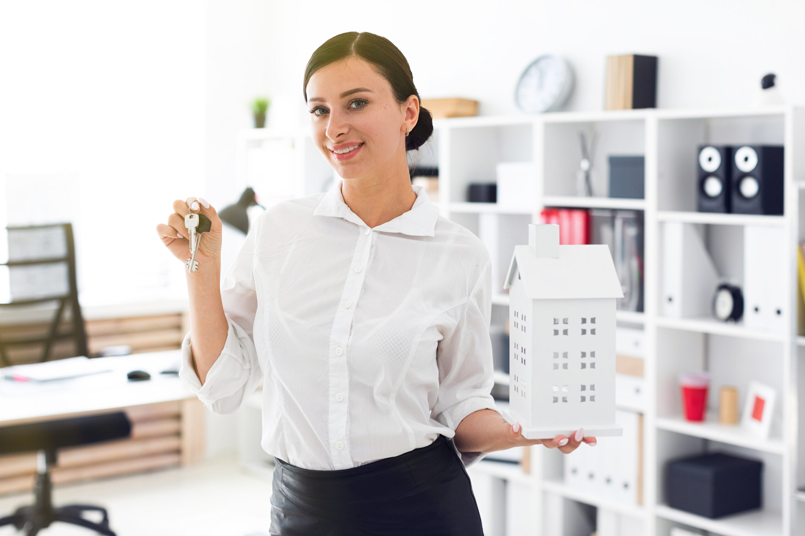 Estate Agent Holding Keys - How Social Lettings Works - Ethical Lettings Blog